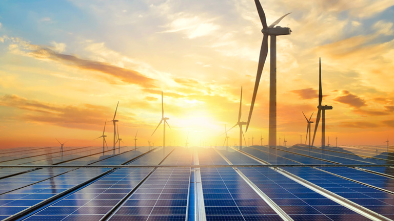 発電用の風車と太陽光パネル