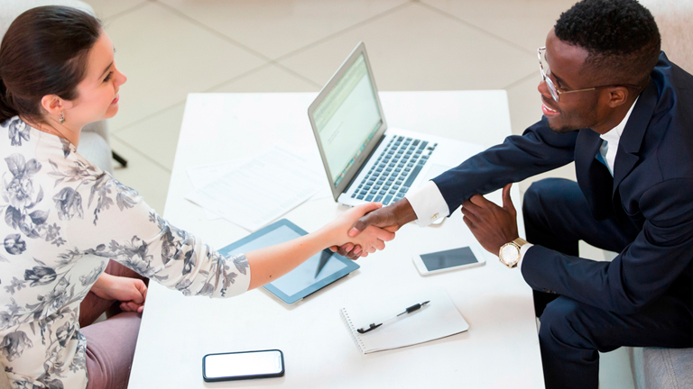 Two IoT professionals have a meeting to discuss strategy